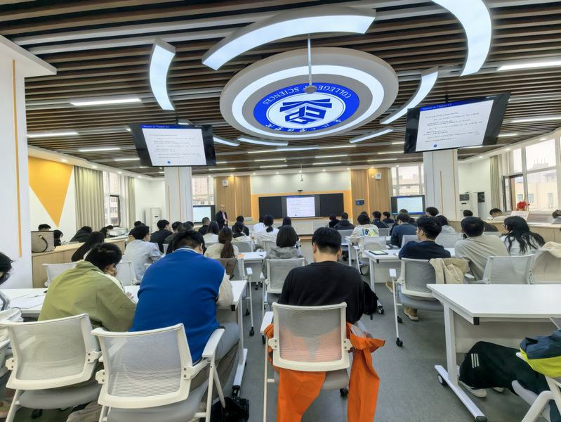 张平院士做客“数学与交叉科学研...