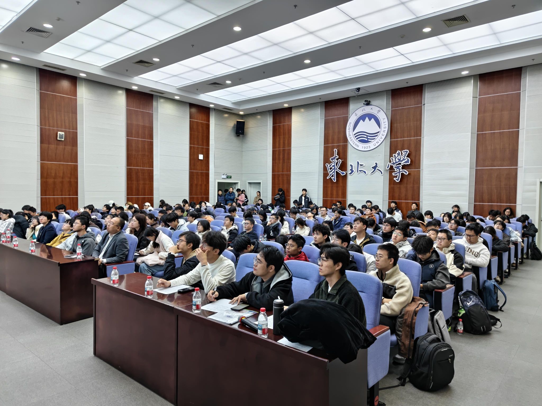 张继平院士做客“数学与交叉科学...